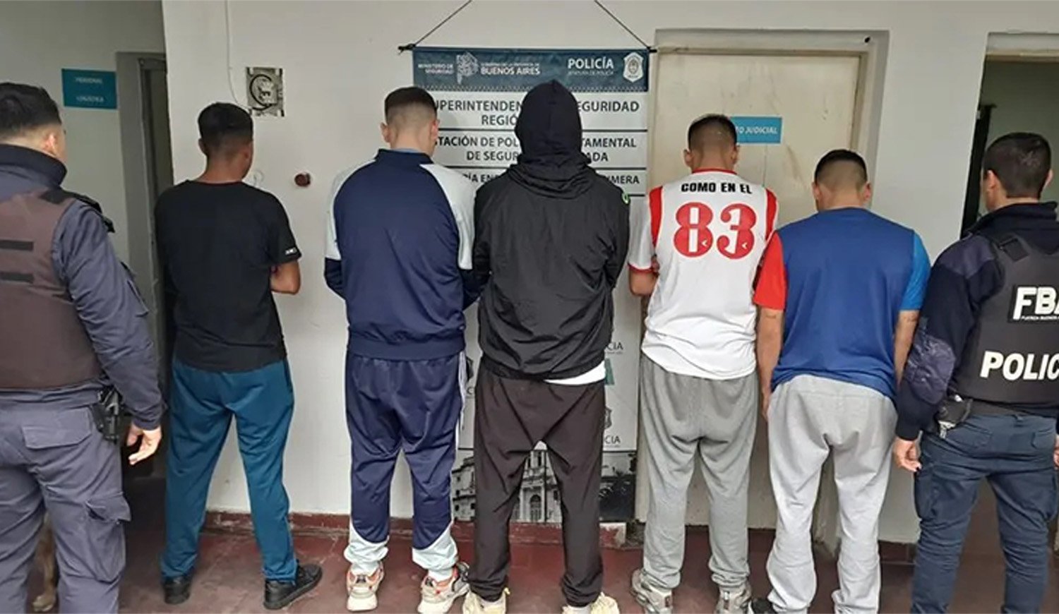 Detienen a cinco jóvenes con droga en un auto robado – Fuerte Barragán